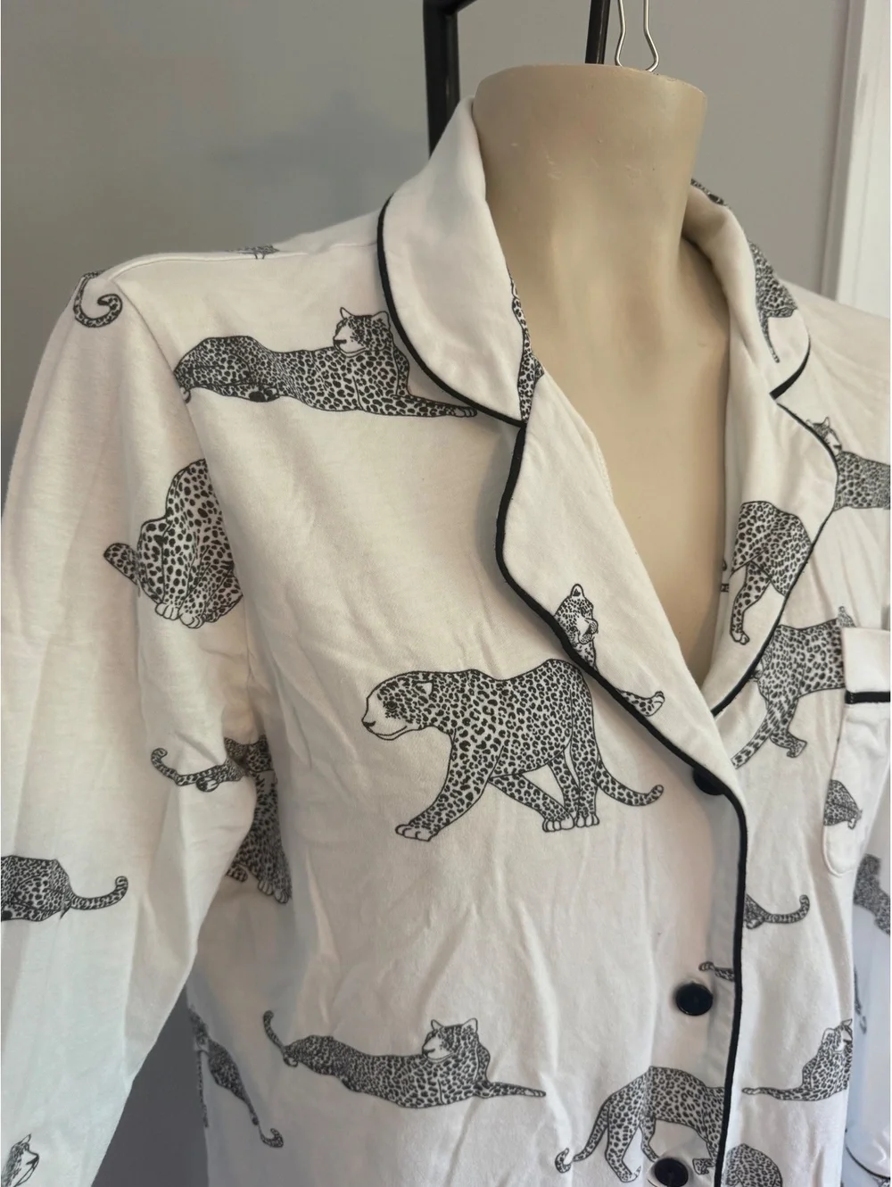 Petite Plume Women's Small White Cotton Leopard Print Pajama Shirt - Picture 5 of 10